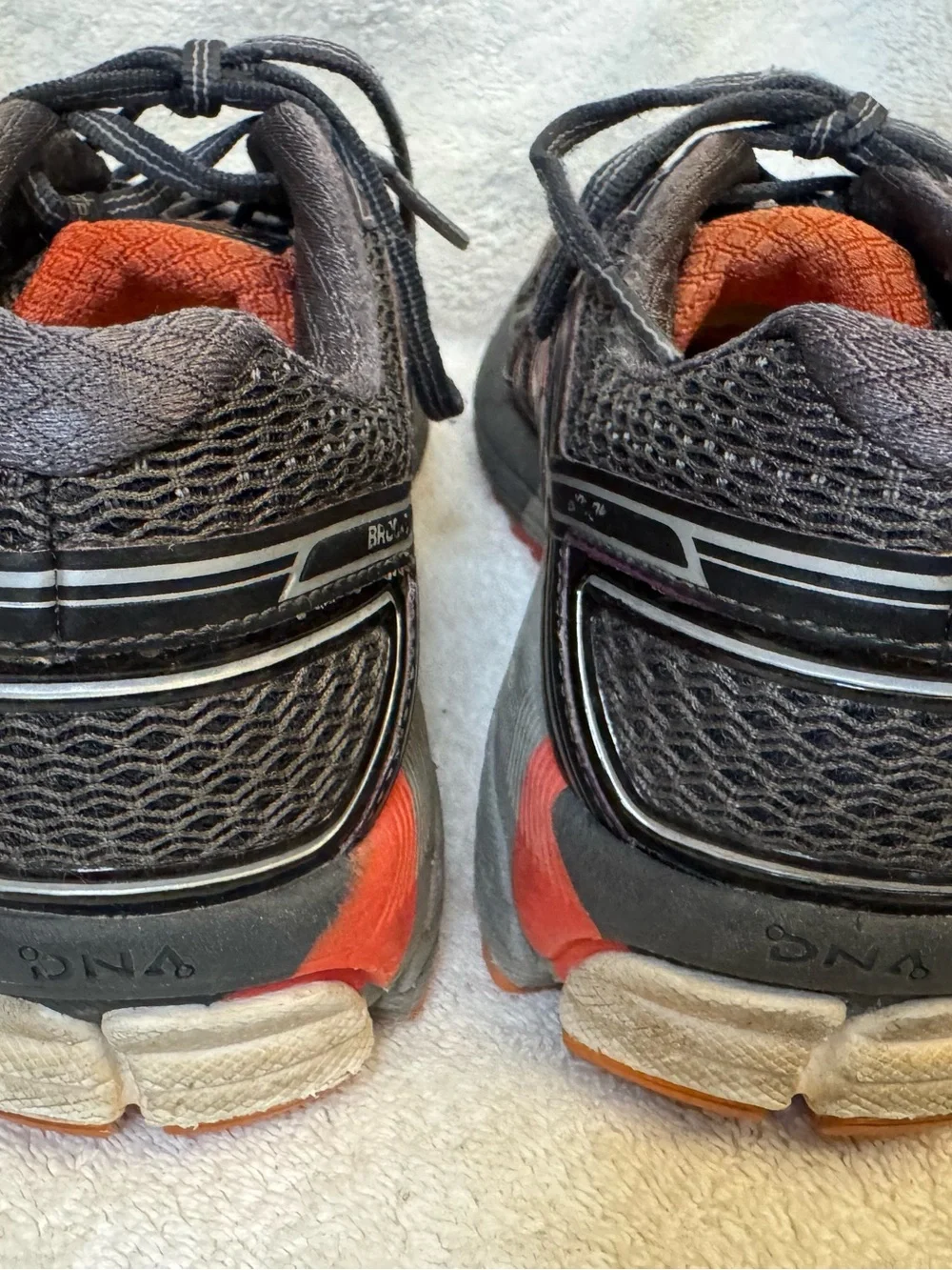 Brooks GTS 17 Womens Athletic Walking Shoes Orange Gray 9.5 1202311B044